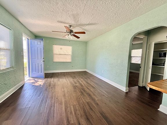 3rd image of 115 E Chesley Ave
