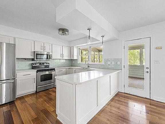 3rd image of 1101 Collier Rd NW
