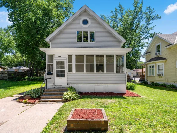 220 Sidney St E, Saint Paul, MN 55107