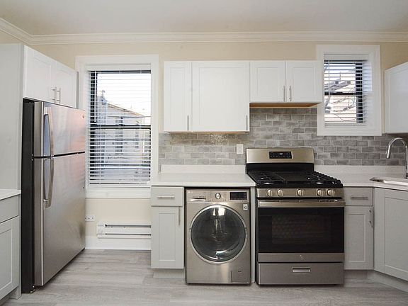 2nd image of 3841 N Greenview Ave #W3