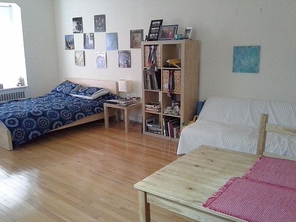 2nd image of 2204 Saint James Pl APT 1