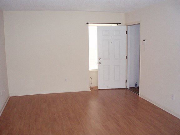 Living room w/laminate wood flooring