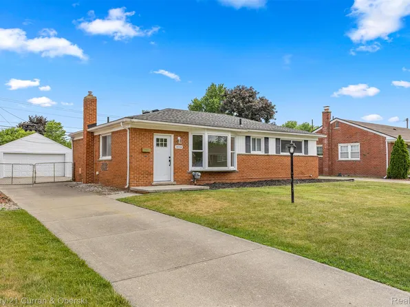 35158 Parkdale St, Livonia, MI 48150