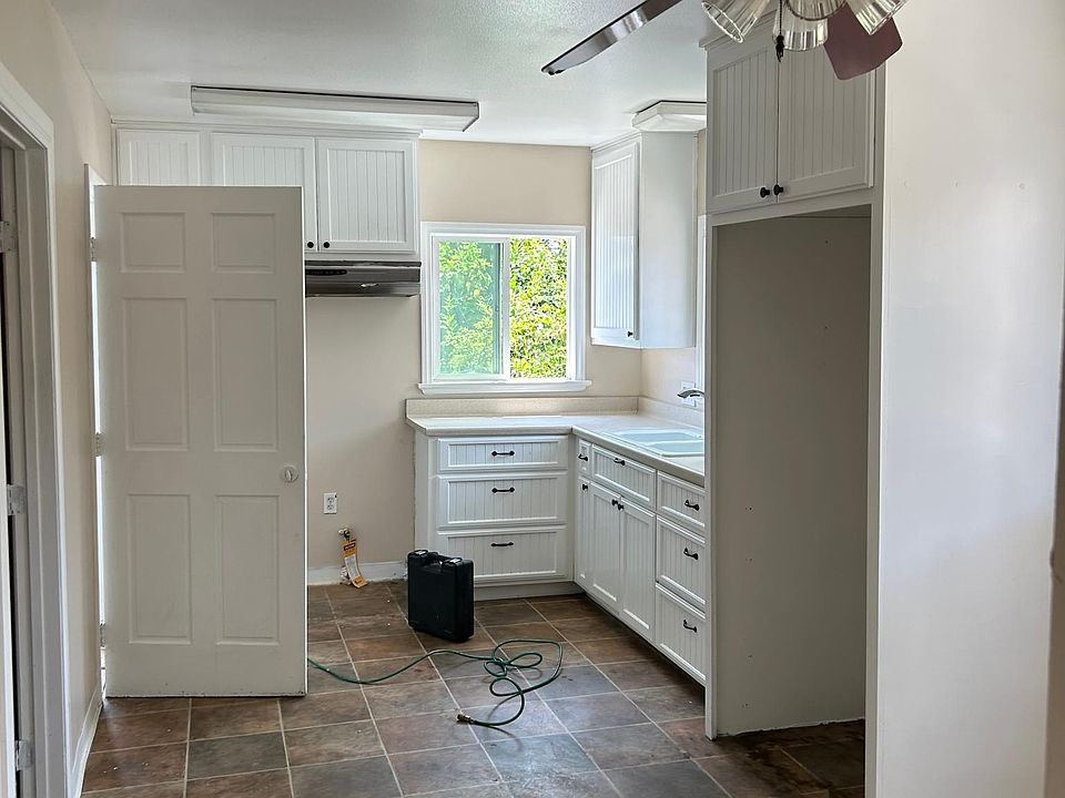 2nd image of 4240 Blanchard St
