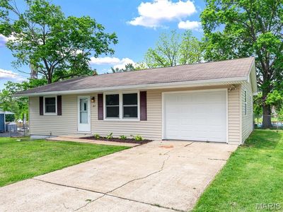 1877 Forest Ln, Pacific, MO, 63069