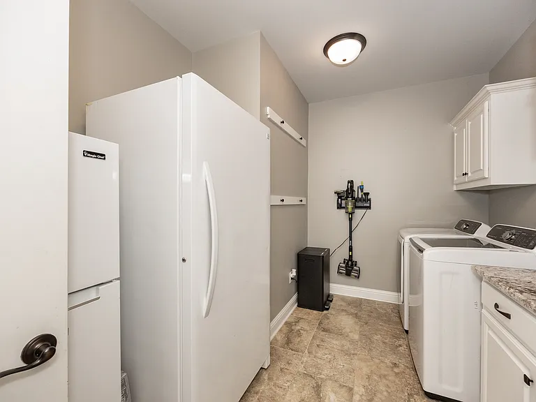 812 Beaumont Dr — Photo 10
