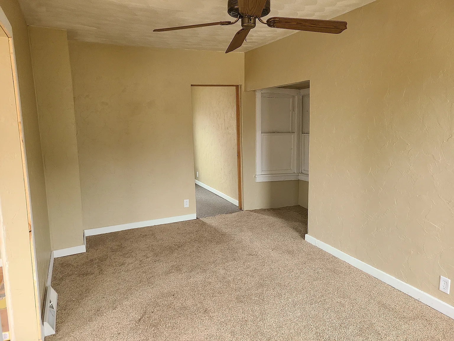 5 bed, 1600 sqft, $1,600 — Photo 1