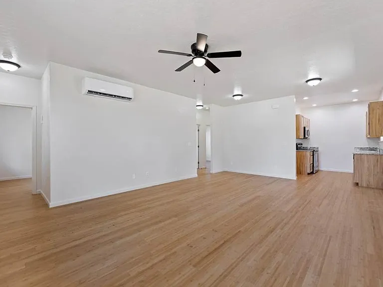 202 N Main St — Photo 8