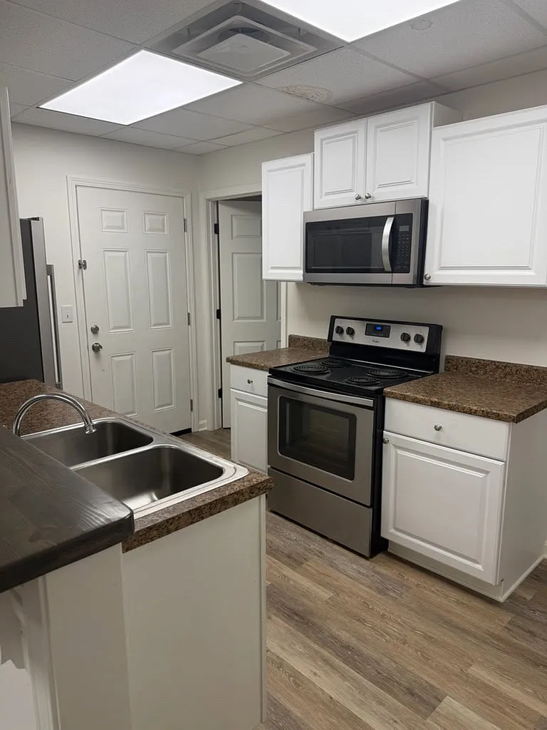 2 bed, 2000 sqft, $1,850 — Photo 2