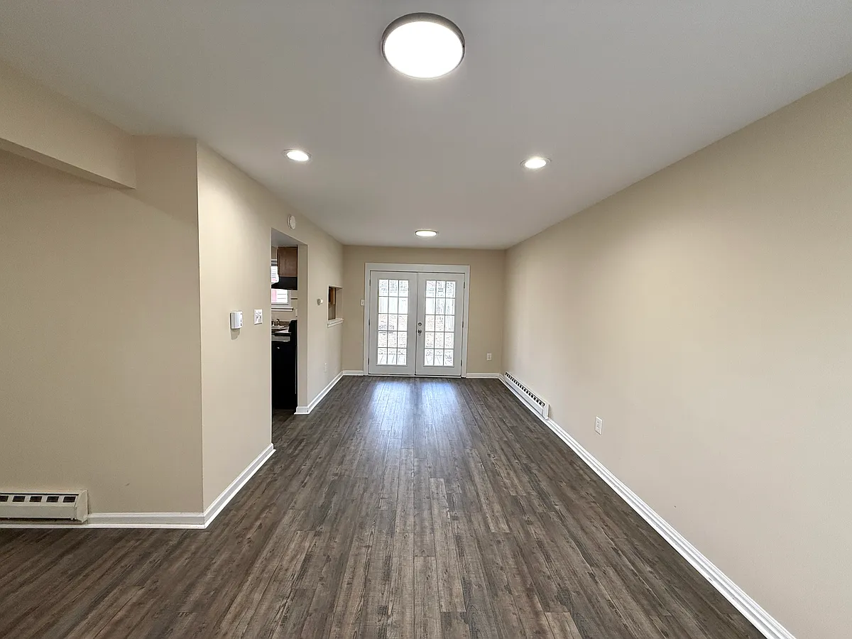 Building Photo - 521 W Loch Lomond Dr