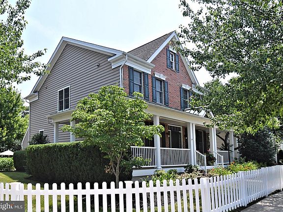 5th image of 142 Cambridge Pl