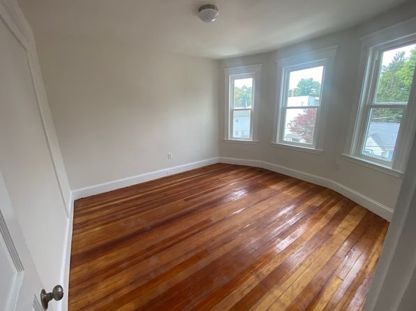 11 Groveland St FLOOR 3