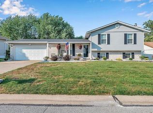 2010 Creekpoint Dr, Saint Peters, MO