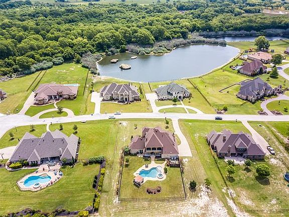 5th image of 143 The Lakes Dr