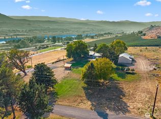 1550 Pear Ln, Rock Island, WA 98850