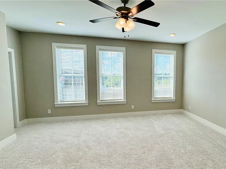 913 Echo Park Dr — Photo 15