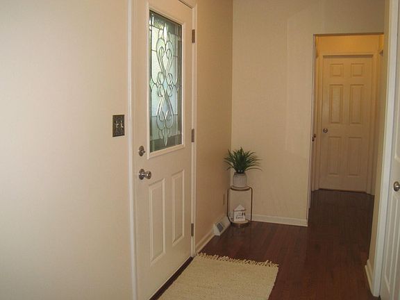 2nd image of 1301 Oakes Ave