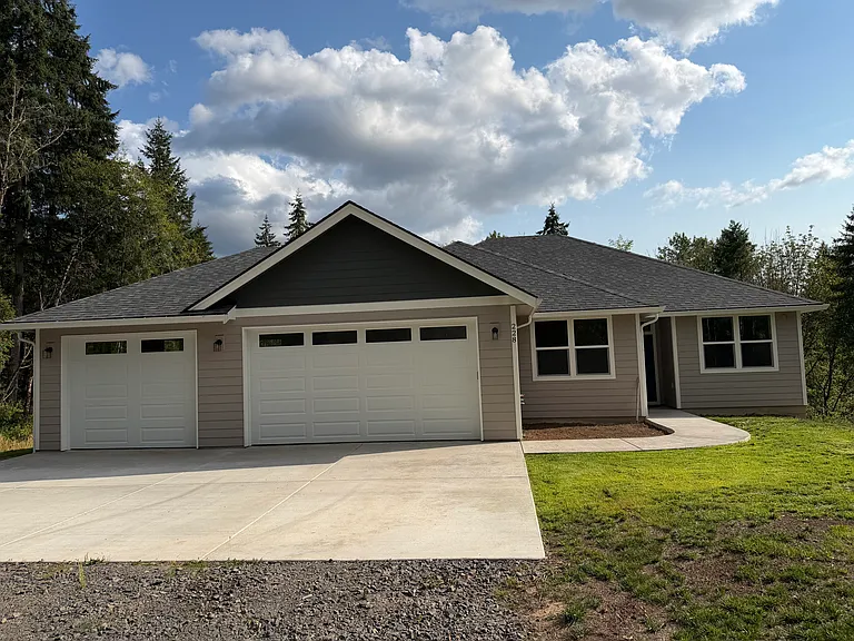 228 Alpenridge Rd — Photo 1