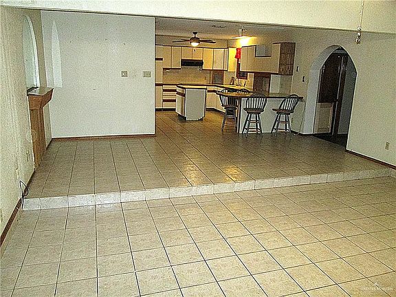5th image of 1222 S Doe St