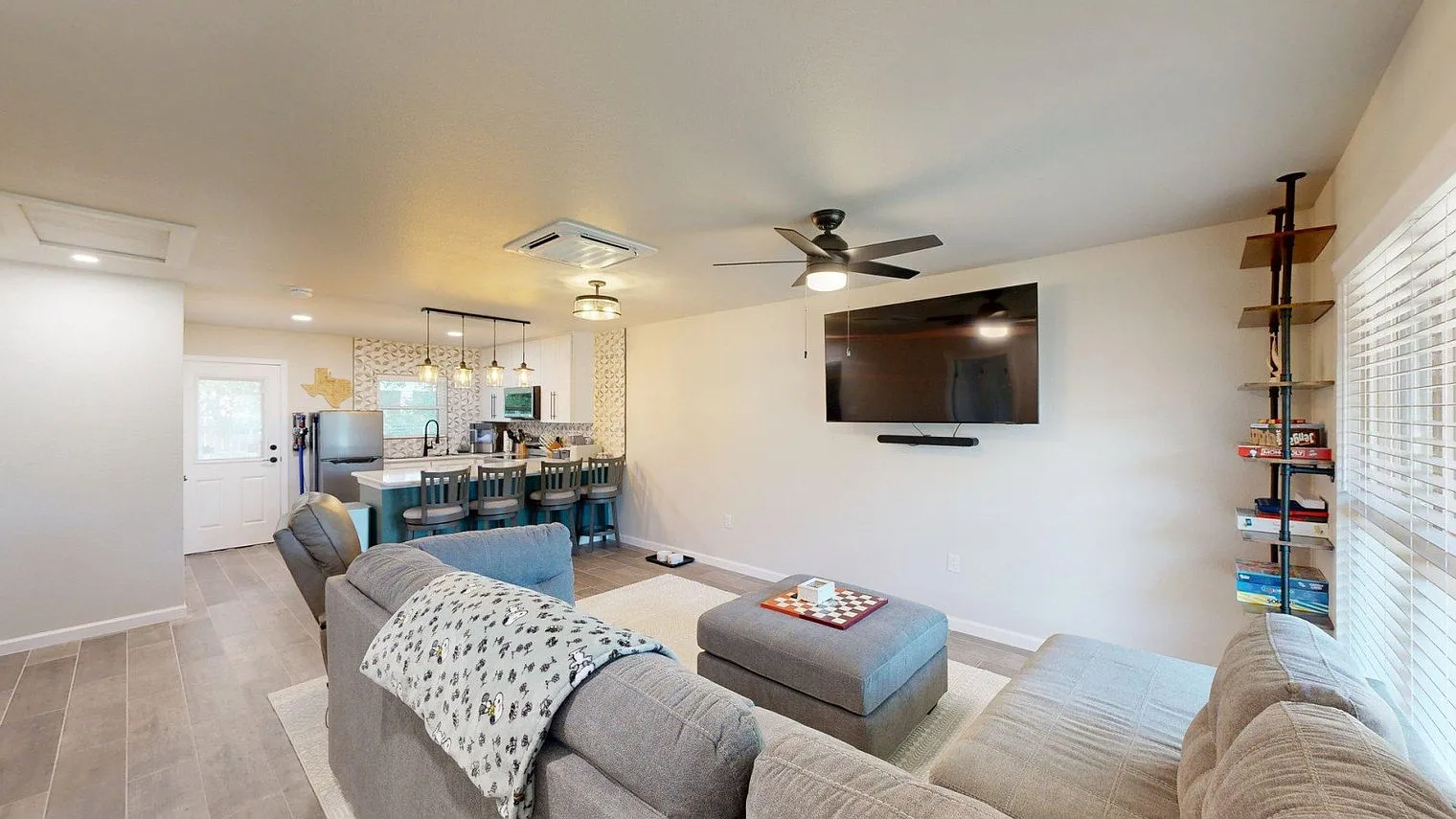 2 bed, 2.0 bath, $6,652 — Photo 1
