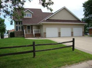 143 Lakeview Dr, Spicer, MN 56288