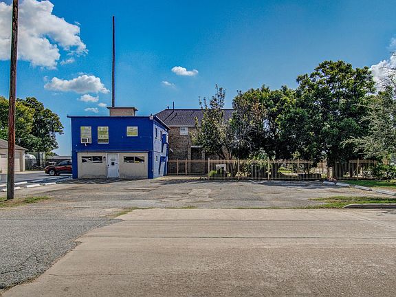 3rd image of 3427 Federal Rd