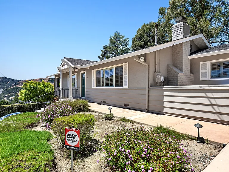 25 Bates Blvd — Photo 2