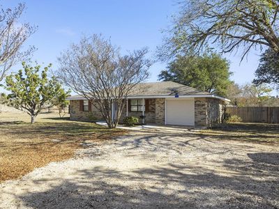 341 Stoneleigh Rd N, Center Pt, TX, 78010