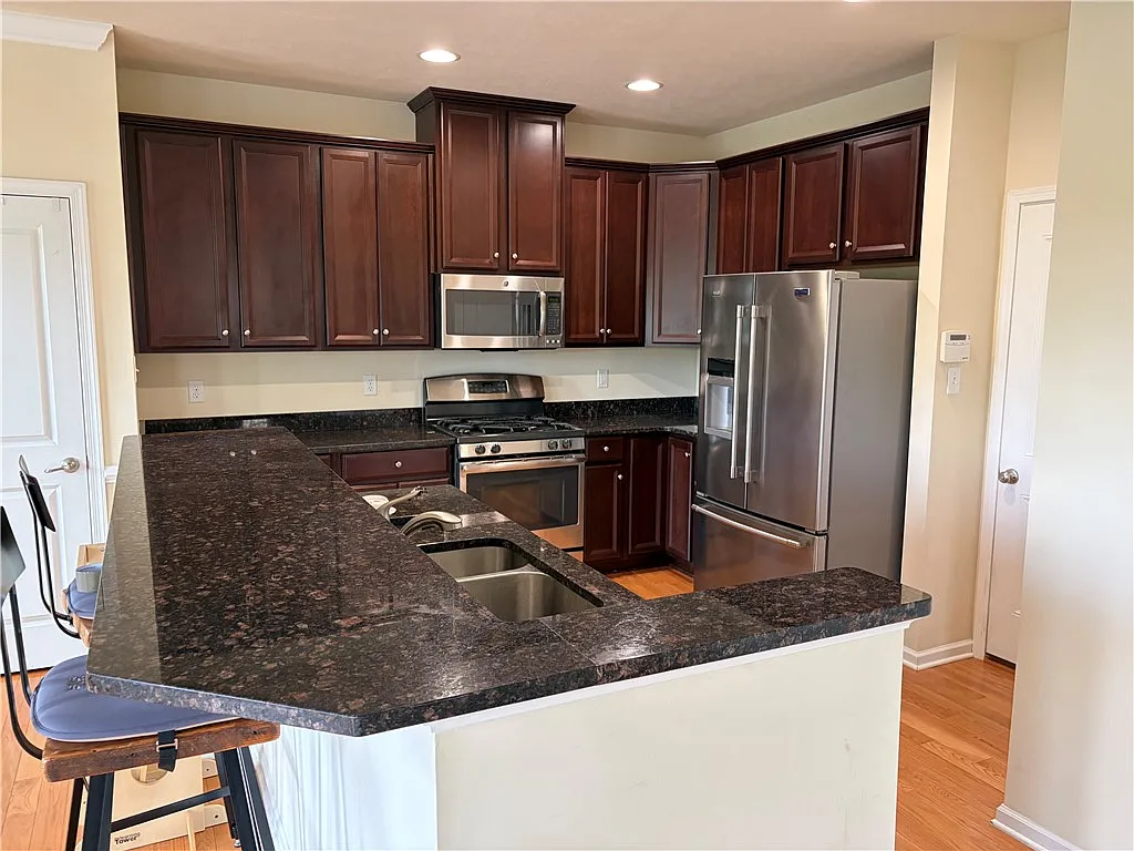 3 bed, 2.5 bath, 1752 sqft, $3,400 — Photo 3