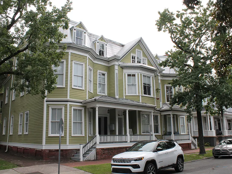 120 W Waldburg St #2 — Photo 1