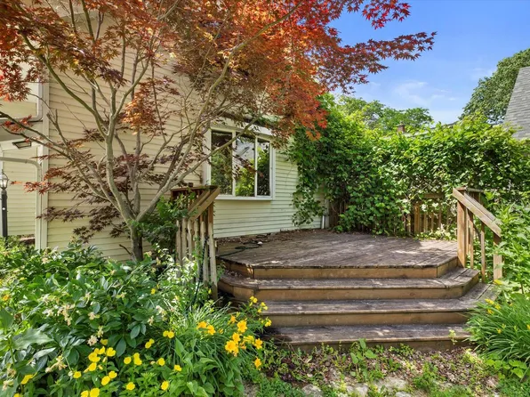 W66N674 Madison AVENUE, Cedarburg, WI 53012