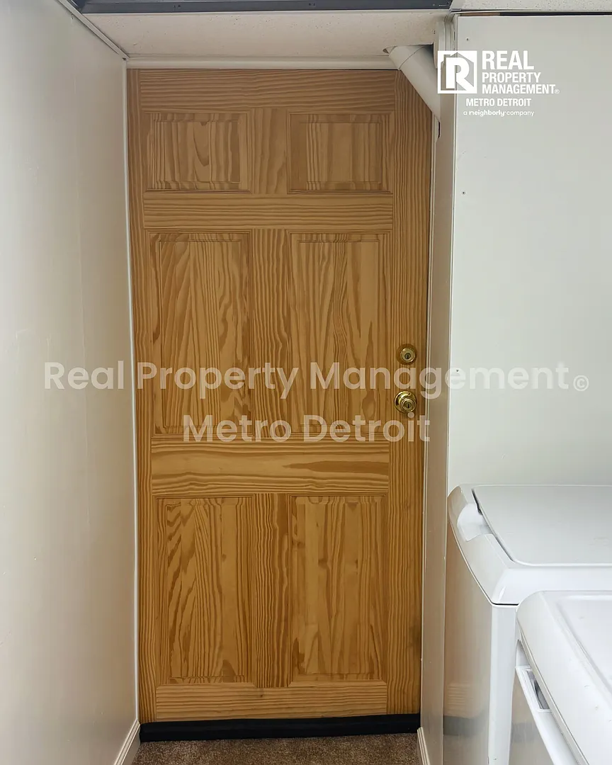 1-Bedroom Basement Apartment in Pleasant Ridge, Michigan — Photo 4