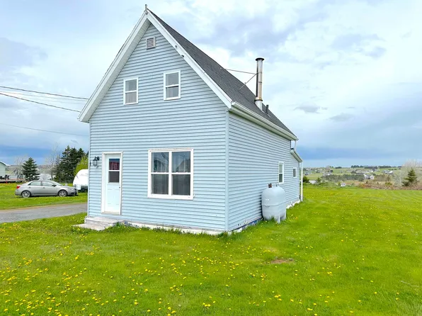 17 Paquet Ave, Souris, PE C0A 2B0