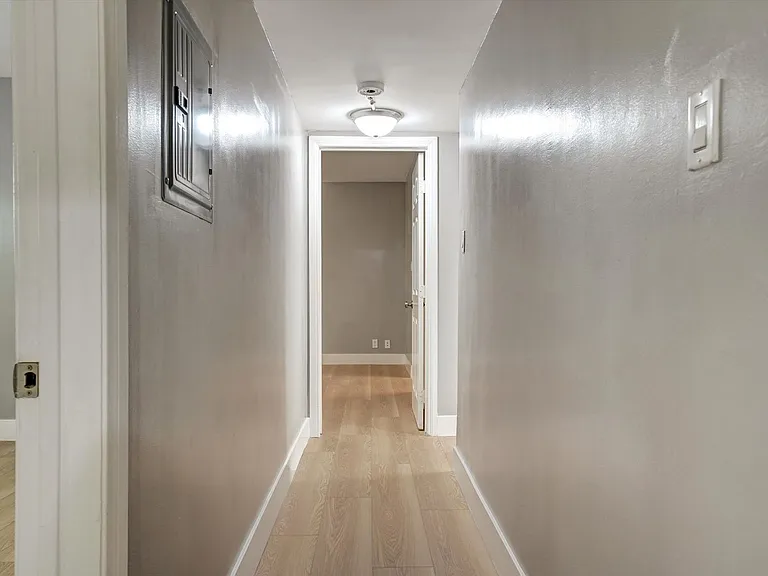 2040 S Sherbourne Dr — Photo 10