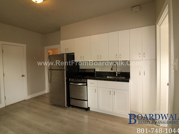 5th image of 272 S Douglas St