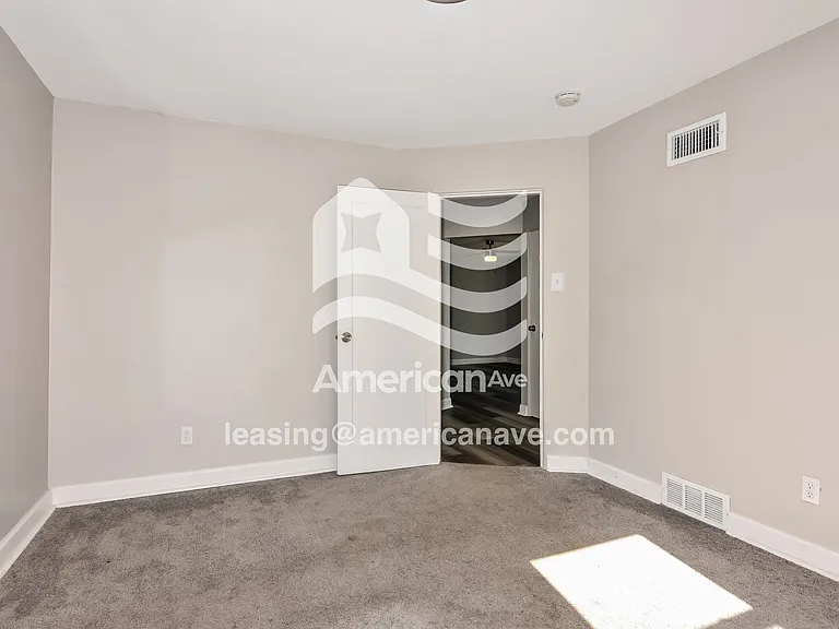 1089248_009_wm_-_bedroom_13245643.jpg