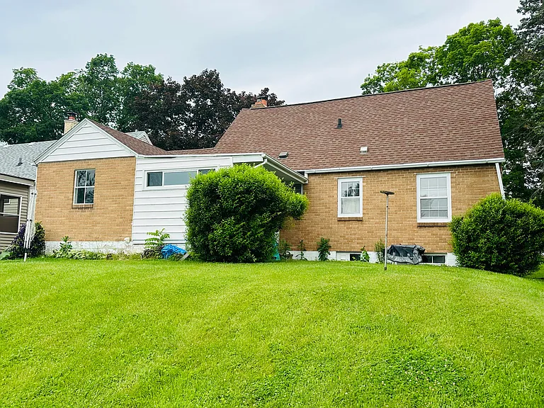 1143 W Harrison St — Photo 3