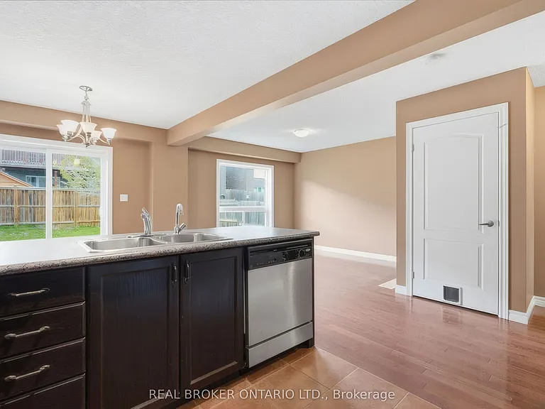 1047 Marquette Dr — Photo 15