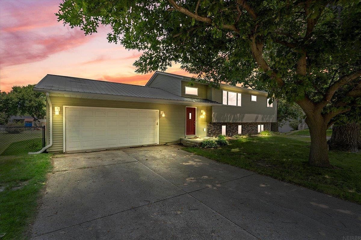 930 Prestien Dr, Denver, IA 50622 Zillow