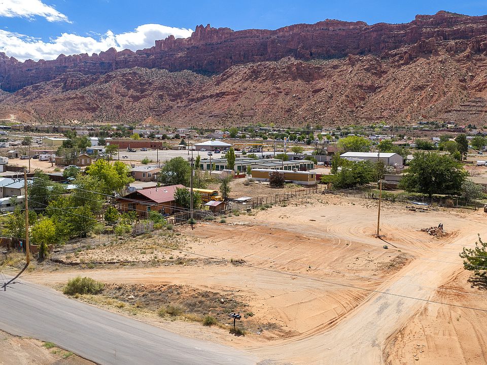 1st image of 2814 S Desert Rd