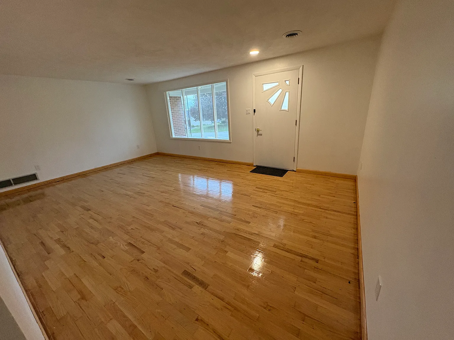 3 bed, 1388 sqft, $2,600 — Photo 4
