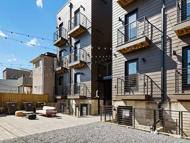 910 Euclid St NW — Photo 12