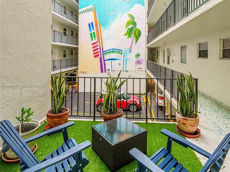 720 Collins Ave #506 — Photo 9