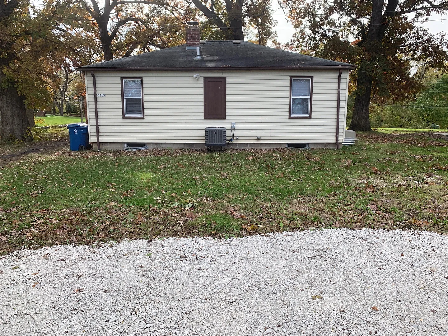 2 Bedroom House - 3315 Valley Drive — Photo 3