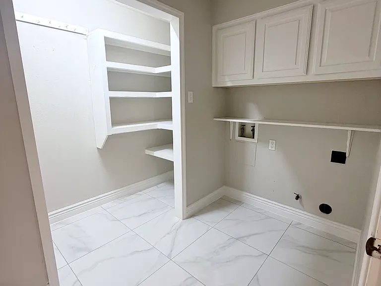 908 McCoy Dr — Photo 18