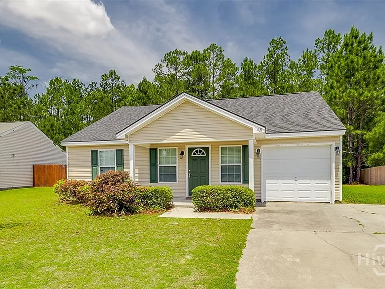 148 Willow Dr — Photo 2