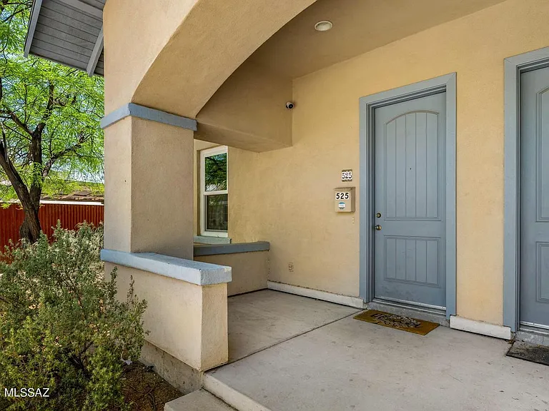 527 N Jacobus Ave — Photo 2