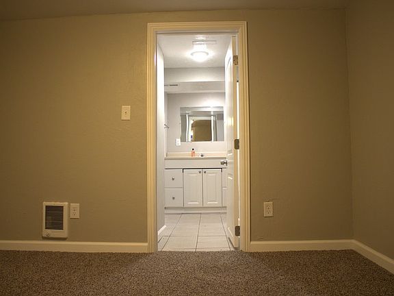 5th image of 1057 Vine Ave