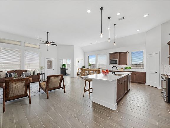 3rd image of 2904 Lago Costa Dr