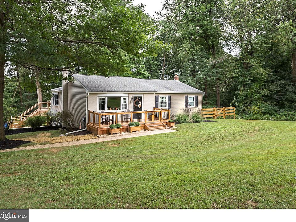 2nd image of 39 Brook Cir